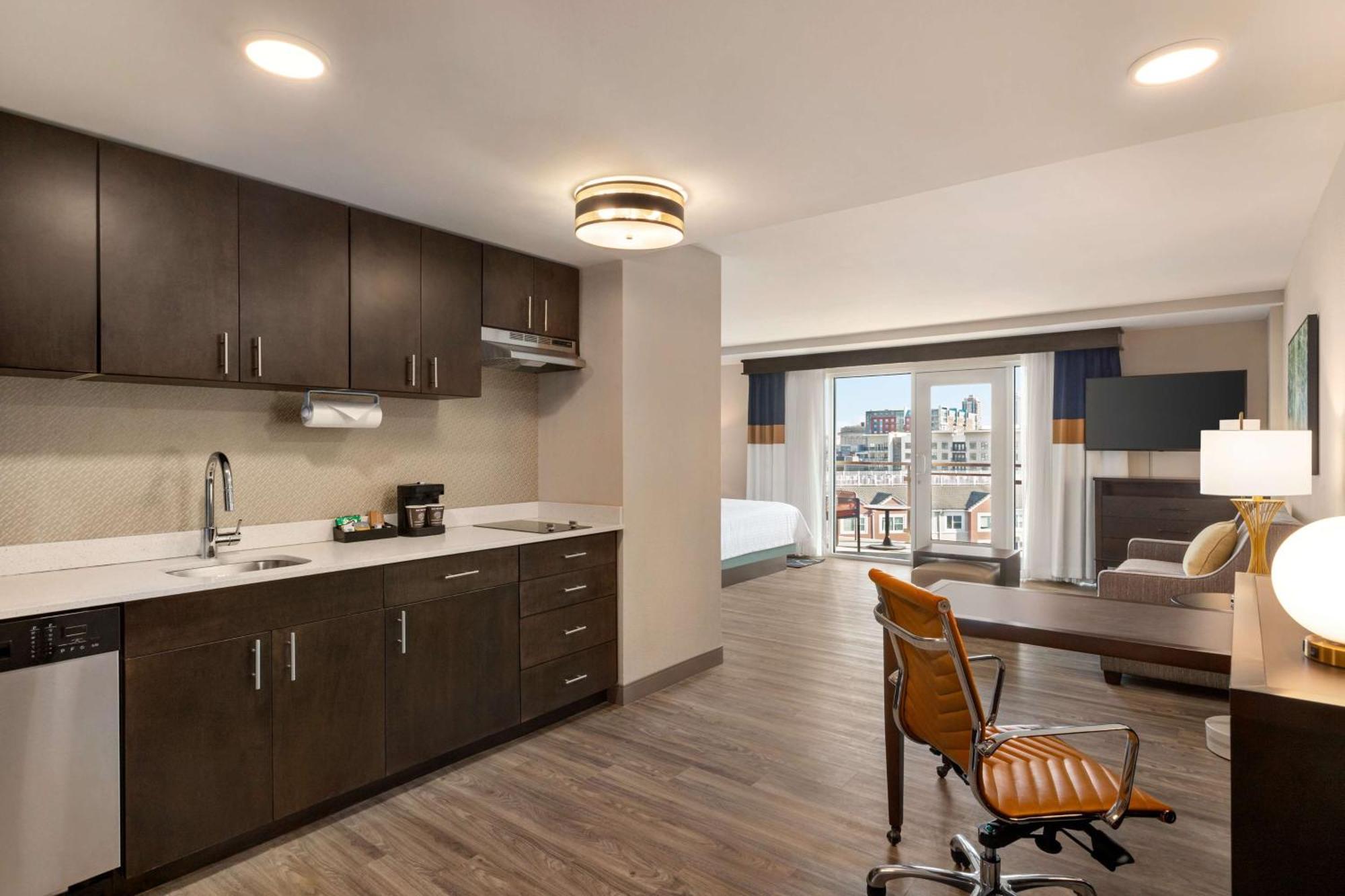 Hotel Homewood By Hilton Downtown Iupui