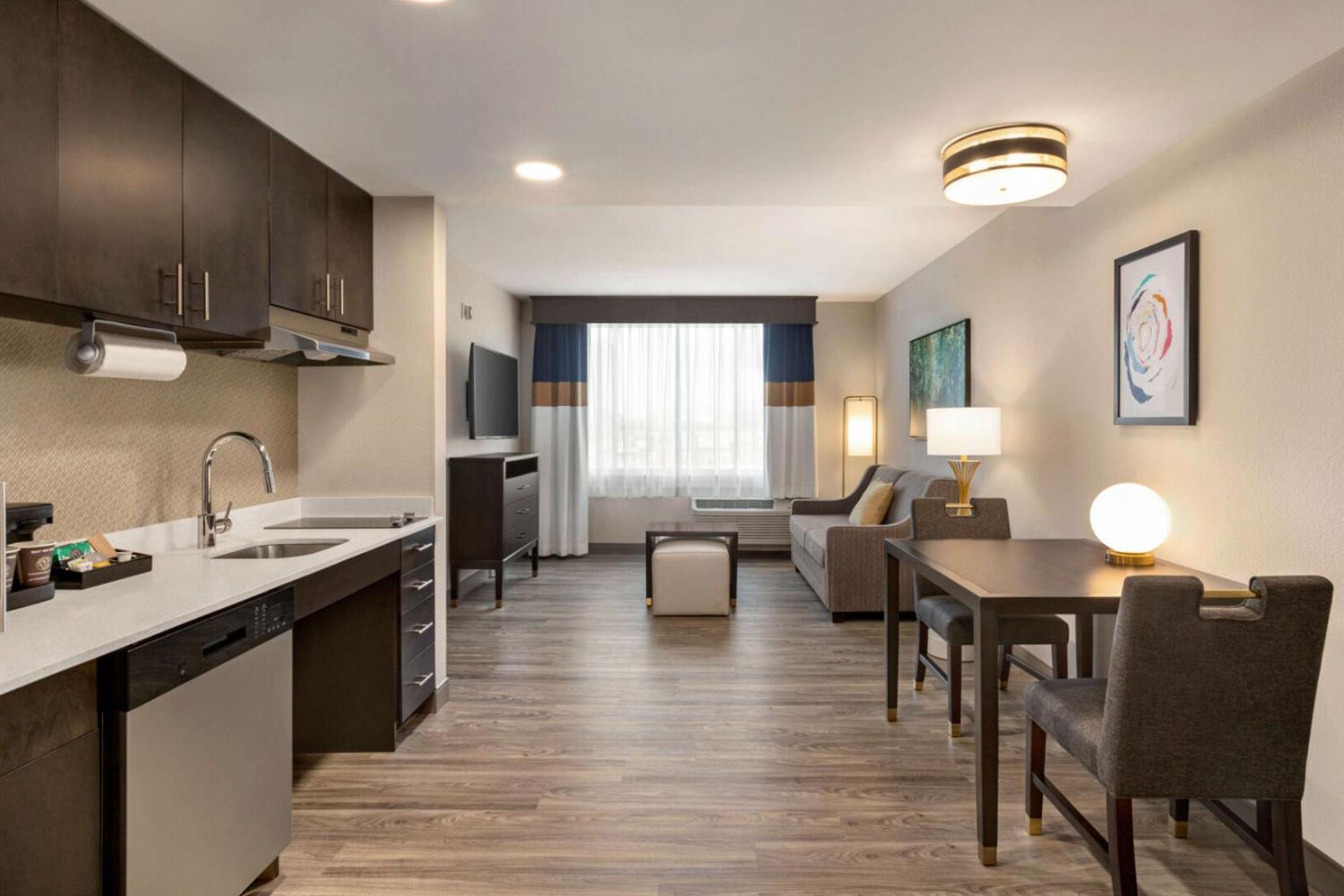 Hotel Homewood By Hilton Downtown Iupui