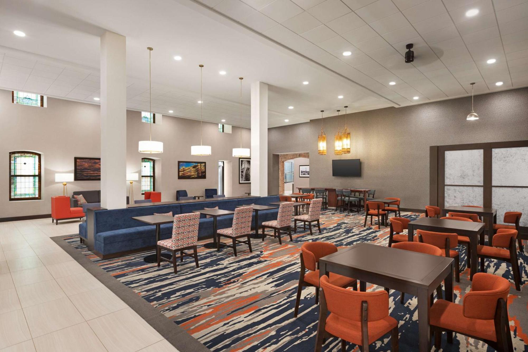 Hotel Homewood By Hilton Downtown Iupui