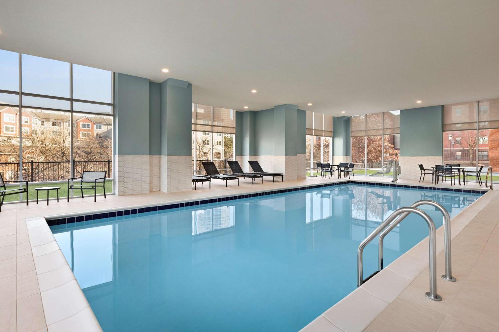 Hotel Homewood By Hilton Downtown Iupui 3*