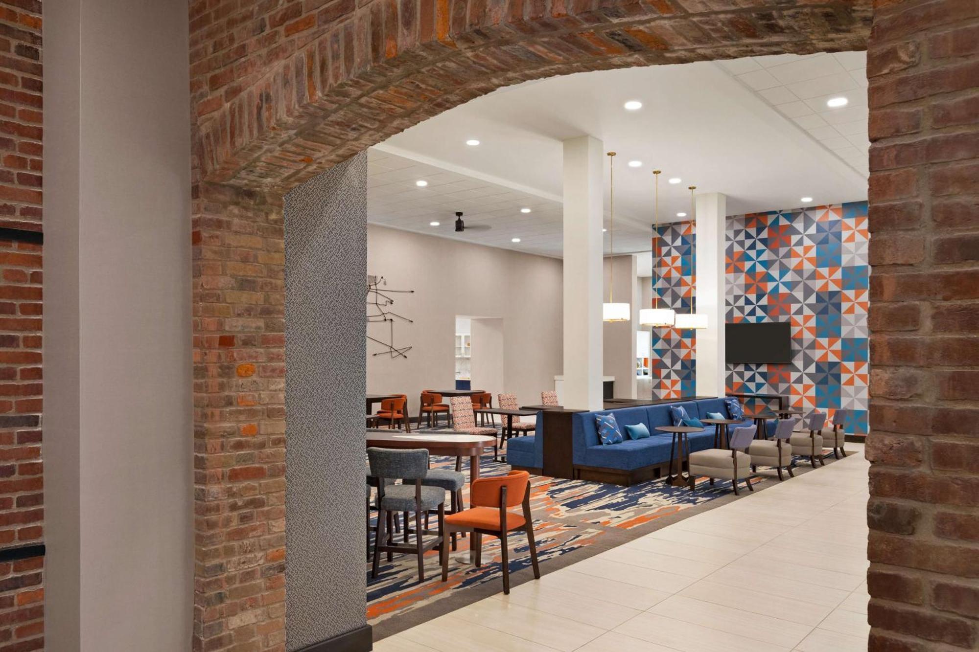 Hotel Homewood By Hilton Downtown Iupui