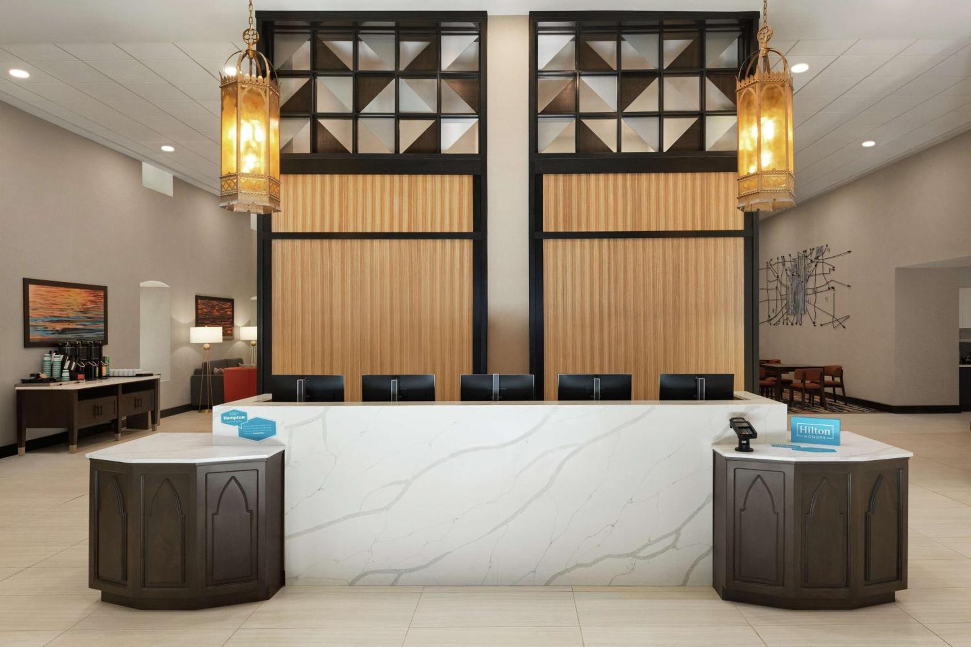 Hampton Downtown Iupui 3*