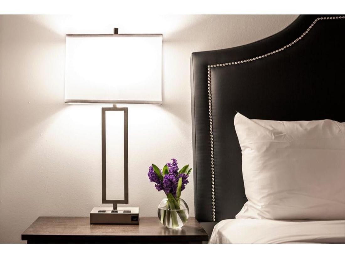 Apartment Modern Close To Everything Cozysuites