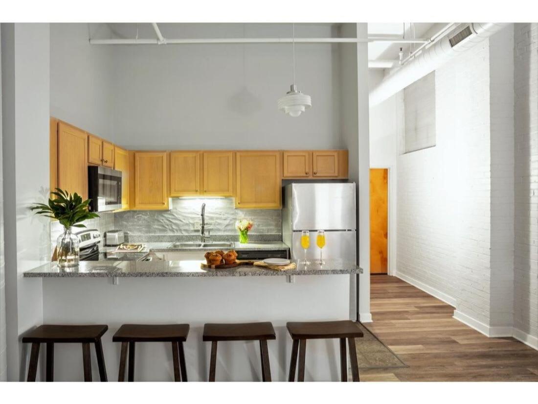Apartment Modern Close To Everything Cozysuites Indianapolis
