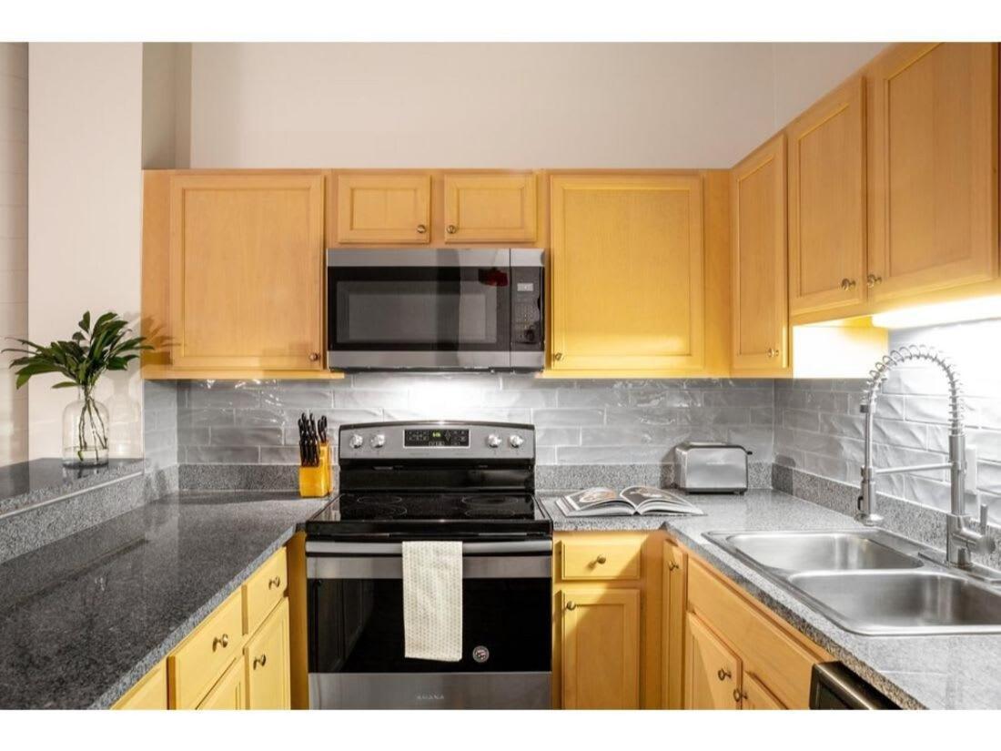 Modern Close To Everything Cozysuites Apartment *