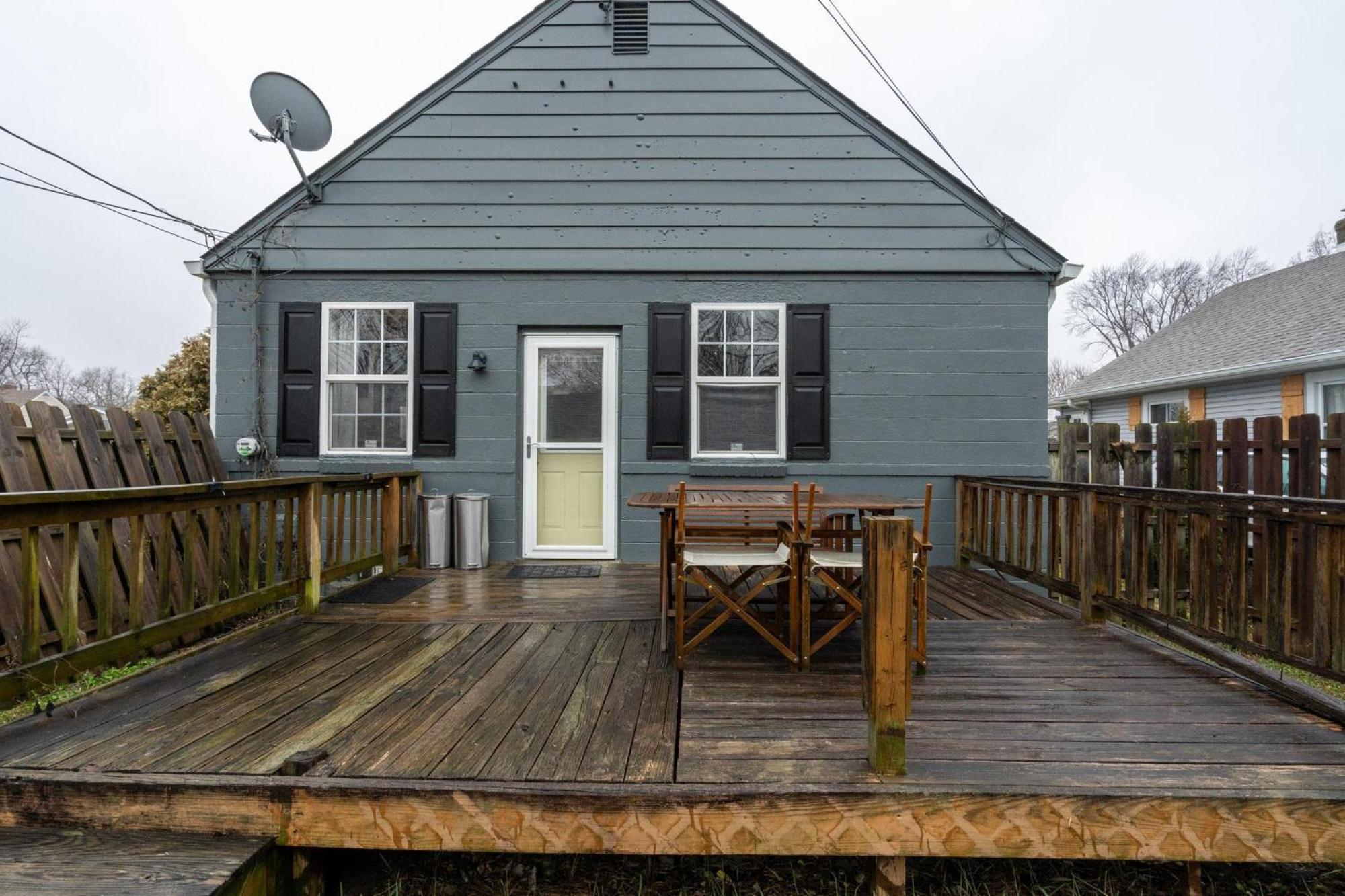 Charm Hideout 2bdr And Basement Holiday home Indianapolis