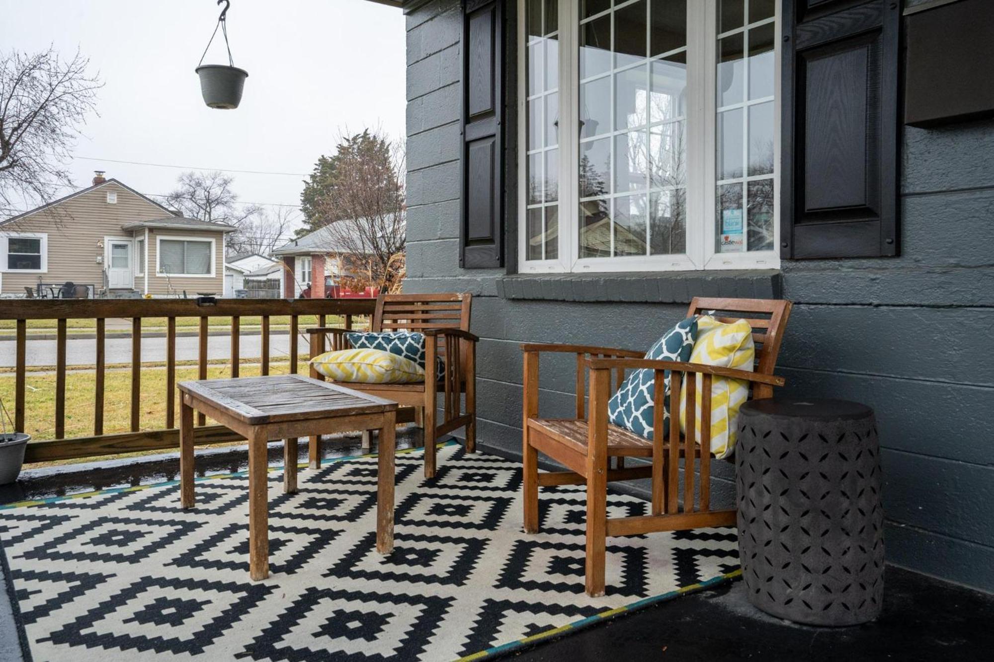 Charm Hideout 2bdr And Basement Indianapolis