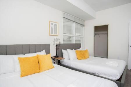 5br Cozysuites The Block With Direct Skybridge Access Apartment Indianapolis