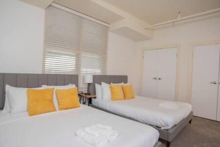 5br Cozysuites The Block With Pool Table Arcade Apartment *