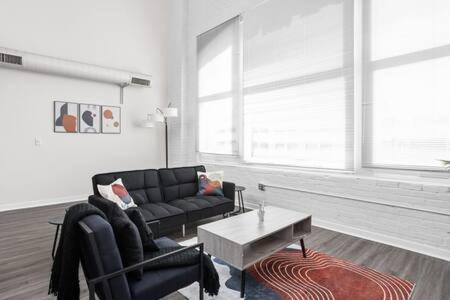 5br Cozysuites The Block With Pool Table Arcade Apartment Indianapolis