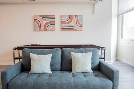 5br Cozysuites The Block With Pool Table Arcade