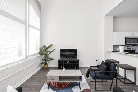 5br Cozysuites The Block With Pool Table Arcade * Indianapolis