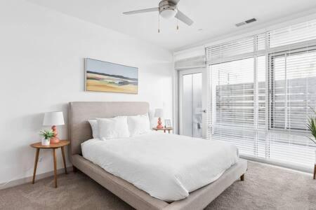 Cozysuites L Trendy 2br, Bottleworks Indy #1 Apartment