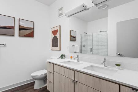 Cozysuites L Trendy 2br, Bottleworks Indy #1 Apartment Indianapolis