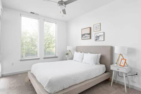 Cozysuites L Trendy 2br, Bottleworks Indy #1