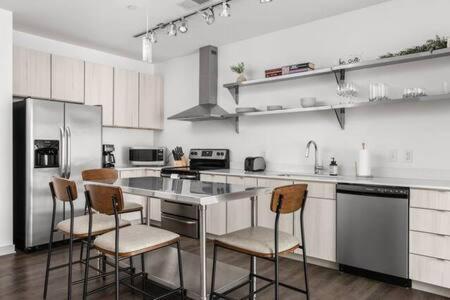 Cozysuites 2br Bottleworks #3 *