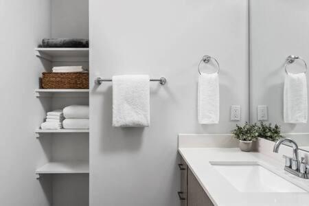 Apartment Cozysuites In Urban Indy Indianapolis