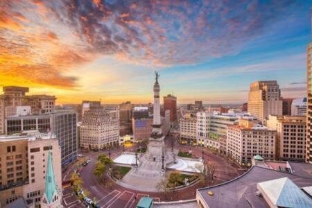 Cozysuites L Dream 1br, Monument Circle, Indy * Indianapolis