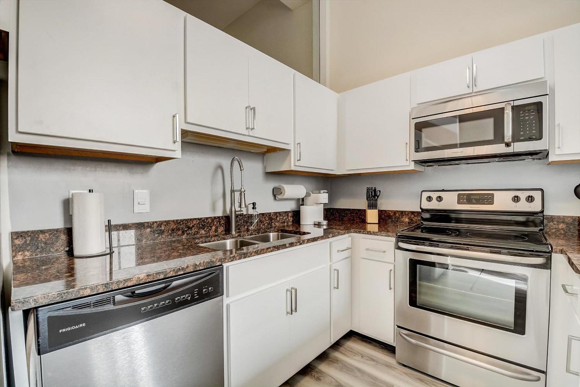 Cozysuites - 2br With Direct Skybridge Access #11 Apartment Indianapolis