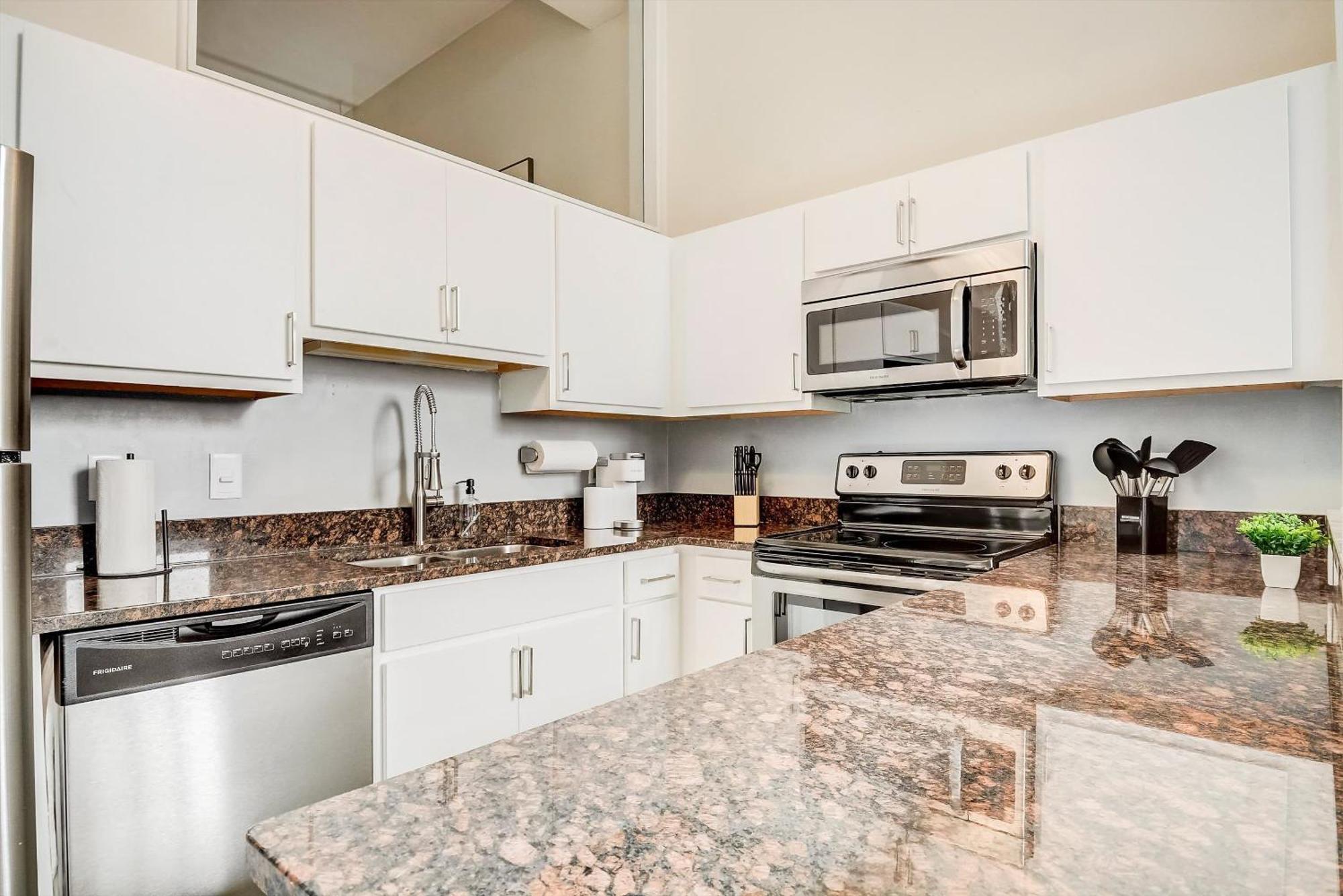 Cozysuites - 2br With Direct Skybridge Access #11 Apartment *