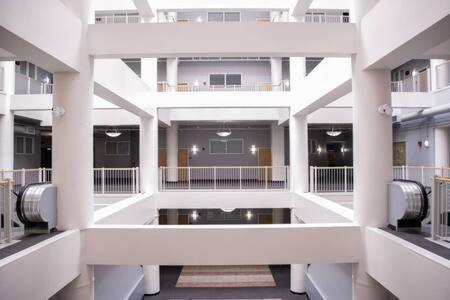 Cozysuites - 2br With Direct Skybridge Access #7
