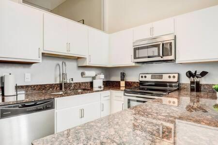Cozysuites - 2br With Direct Skybridge Access #7 Apartment Indianapolis