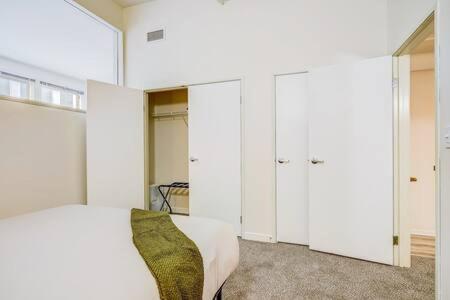 Cozysuites - 2br With Direct Skybridge Access #1 Apartment Indianapolis