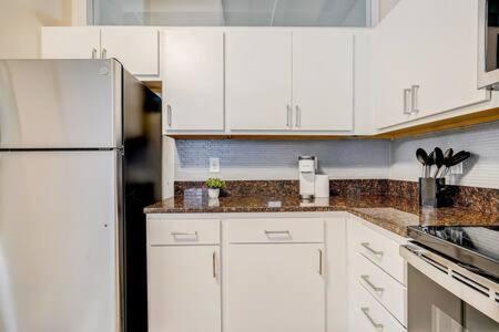 Cozysuites - 2br With Direct Skybridge Access #1 Apartment *