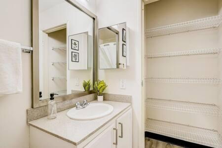 Cozysuites - 2br With Direct Skybridge Access #1 Apartment