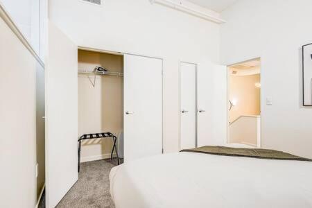 Cozysuites - 2br With Direct Skybridge Access #1 Apartment Indianapolis