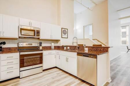 Apartment Cozysuites - 2br With Direct Skybridge Access #1 *