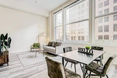 Cozysuites - 2br With Direct Skybridge Access #1 *