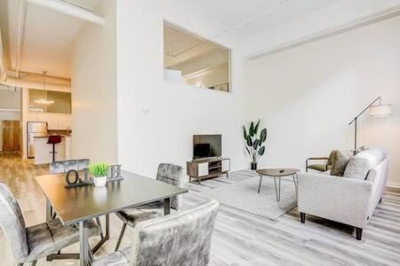 Cozysuites - 2br With Direct Skybridge Access #1 Apartment Indianapolis