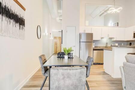 Apartment Cozysuites - 1br With Direct Skybridge Access #1 Indianapolis