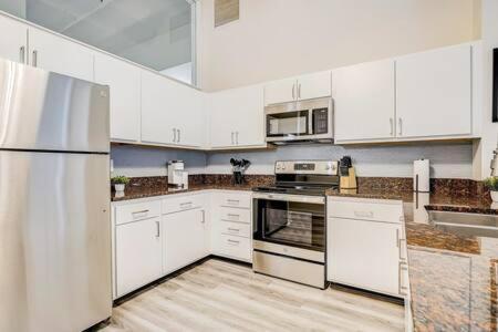 Cozysuites - 2br With Direct Skybridge Access #1 Apartment Indianapolis