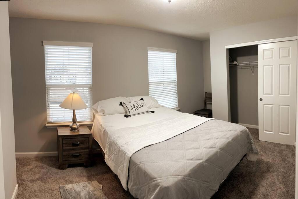 Beautiful Lillies Place - Brand New Near Downtown Holiday home Indianapolis