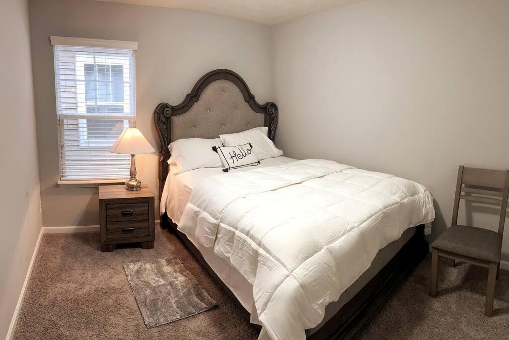 Beautiful Lillies Place - Brand New Near Downtown Holiday home *