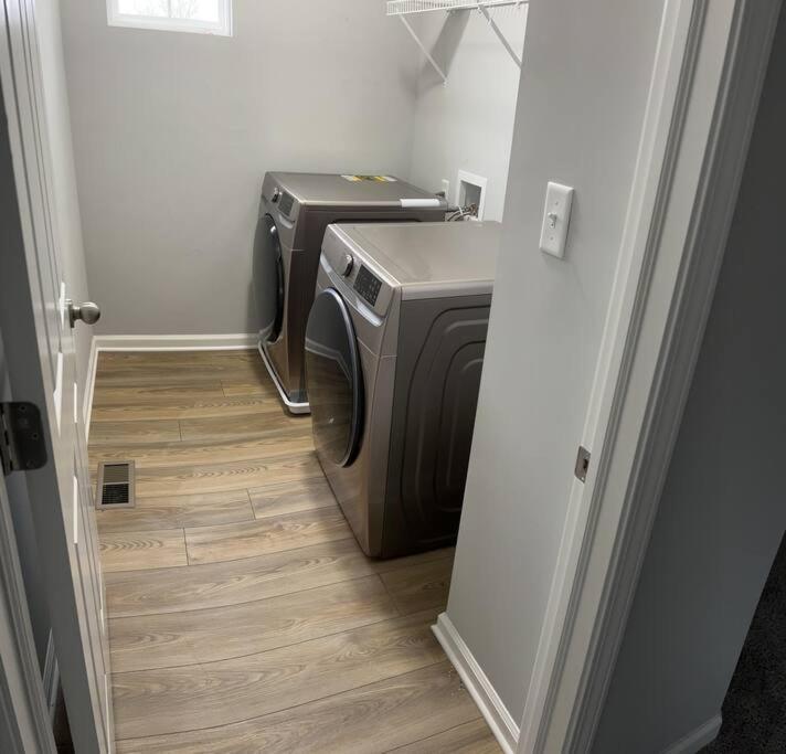 Beautiful Lillies Place - Brand New Near Downtown Holiday home