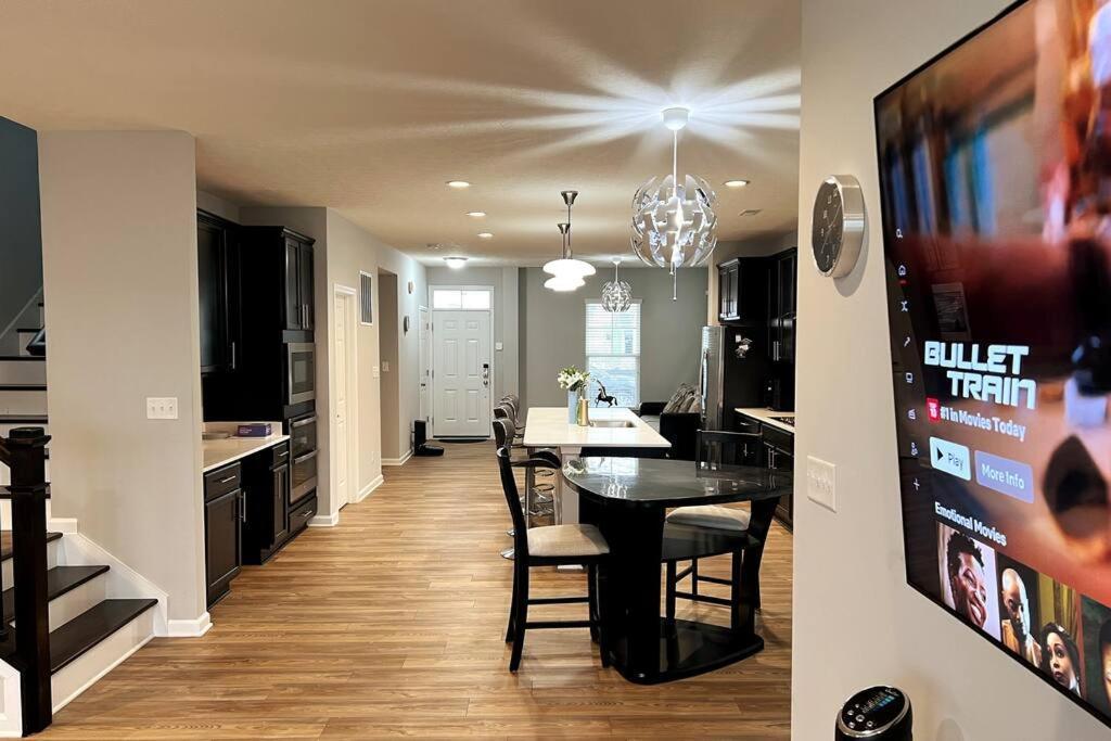 Beautiful Lillies Place - Brand New Near Downtown * Indianapolis