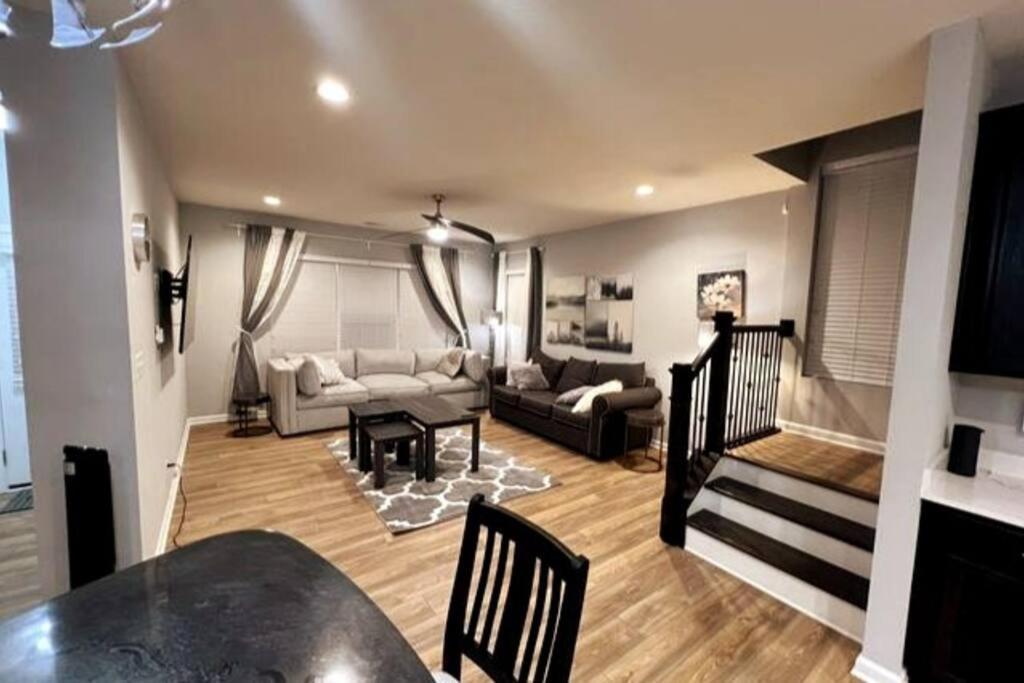 Beautiful Lillies Place - Brand New Near Downtown Holiday home Indianapolis