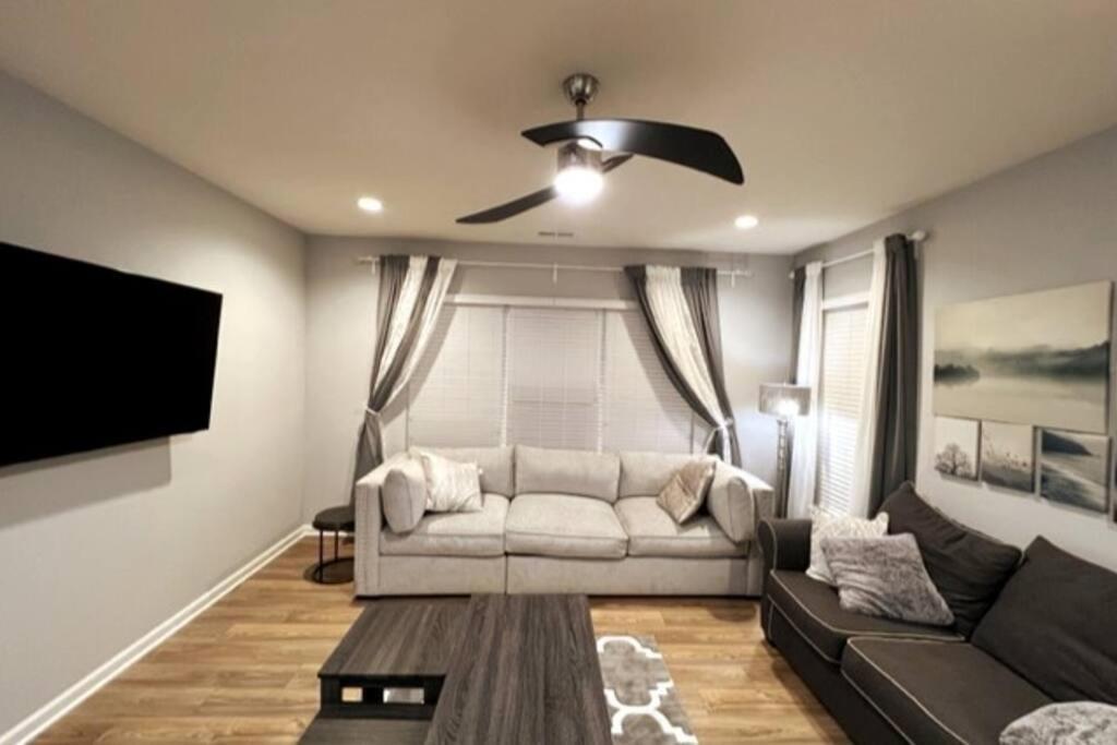 Holiday home Beautiful Lillies Place - Brand New Near Downtown *