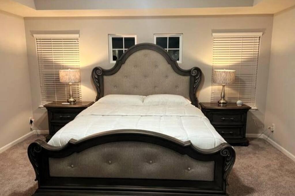 Beautiful Lillies Place - Brand New Near Downtown Holiday home Indianapolis