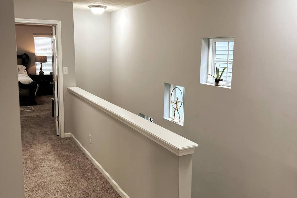 Beautiful Lillies Place - Brand New Near Downtown