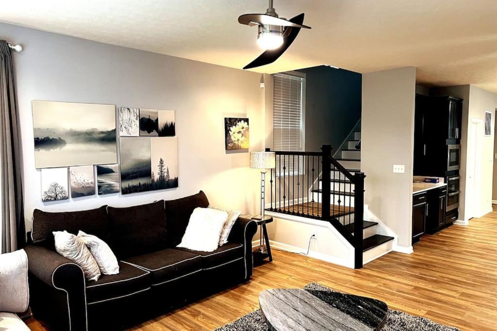 Beautiful Lillies Place - Brand New Near Downtown