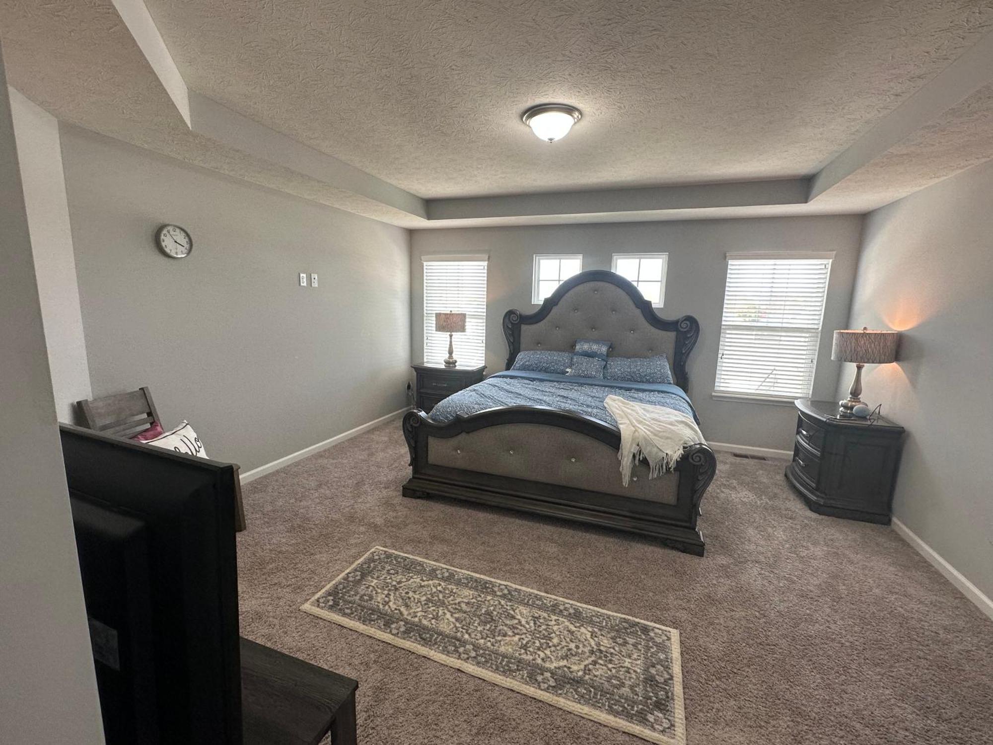 Beautiful Lillies Place - Brand New Near Downtown