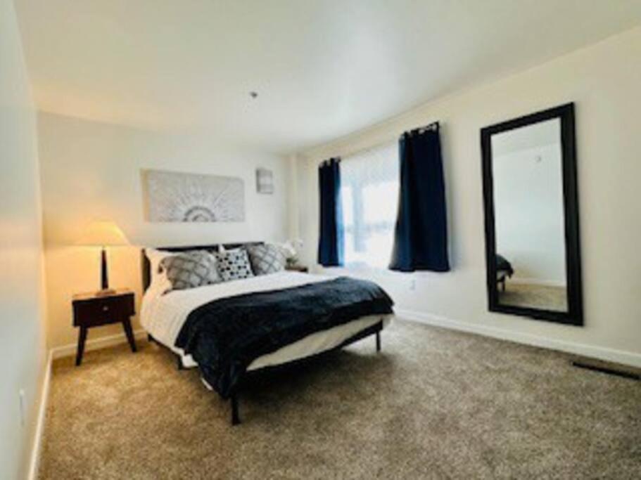 Holiday home Downtown 2br Penthouse With Balcony And Direct Skybridge Access *