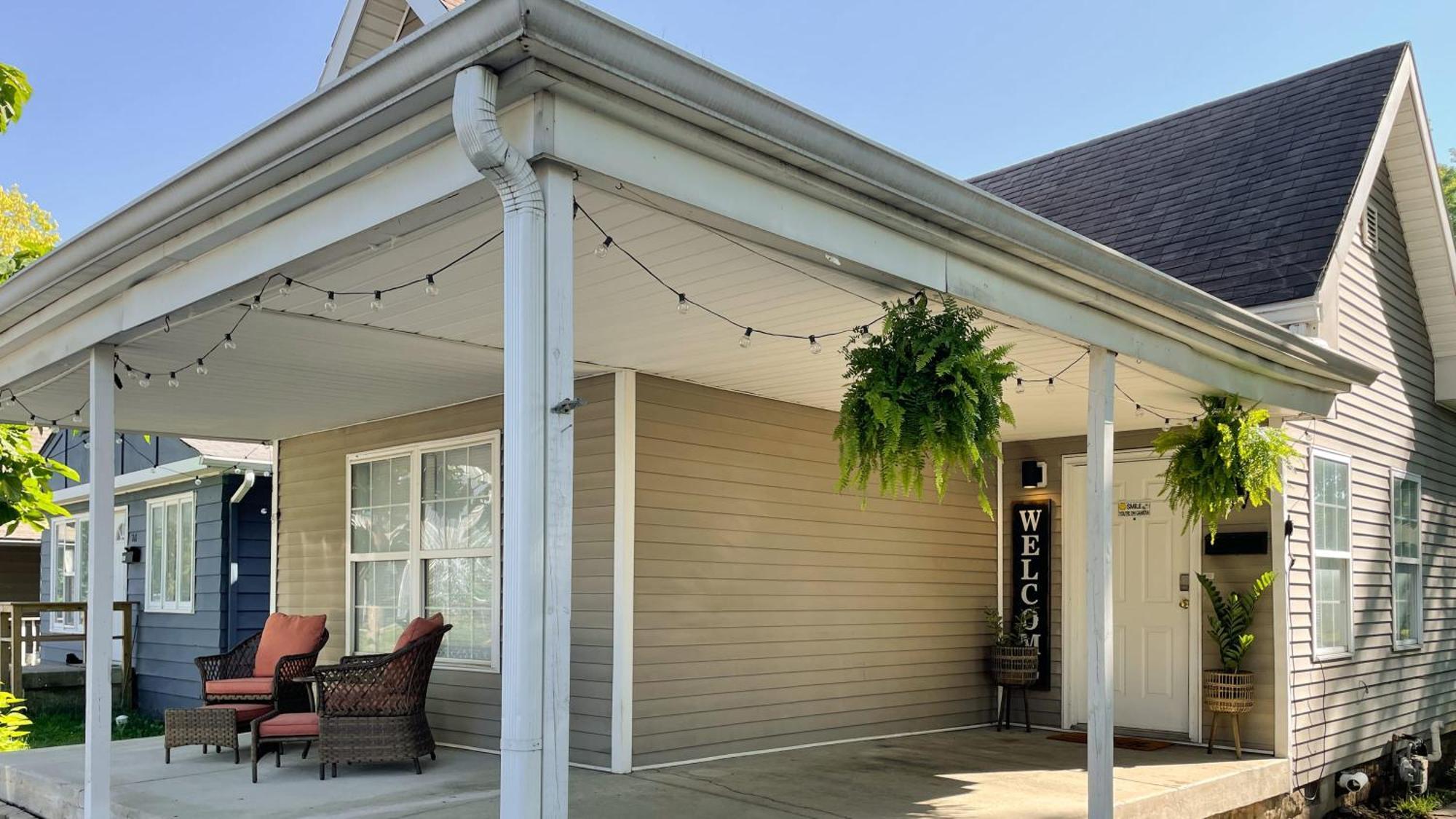 Holiday home 5 Mins To Speedway! Walk To Zoo, Wr Park, Iupui! *