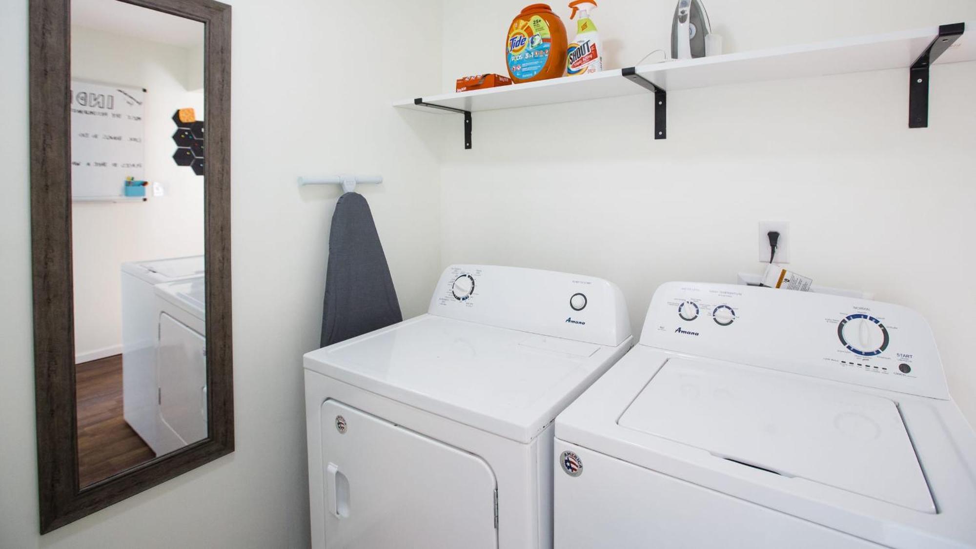 Holiday home 5 Mins To Speedway! Walk To Zoo, Wr Park, Iupui!