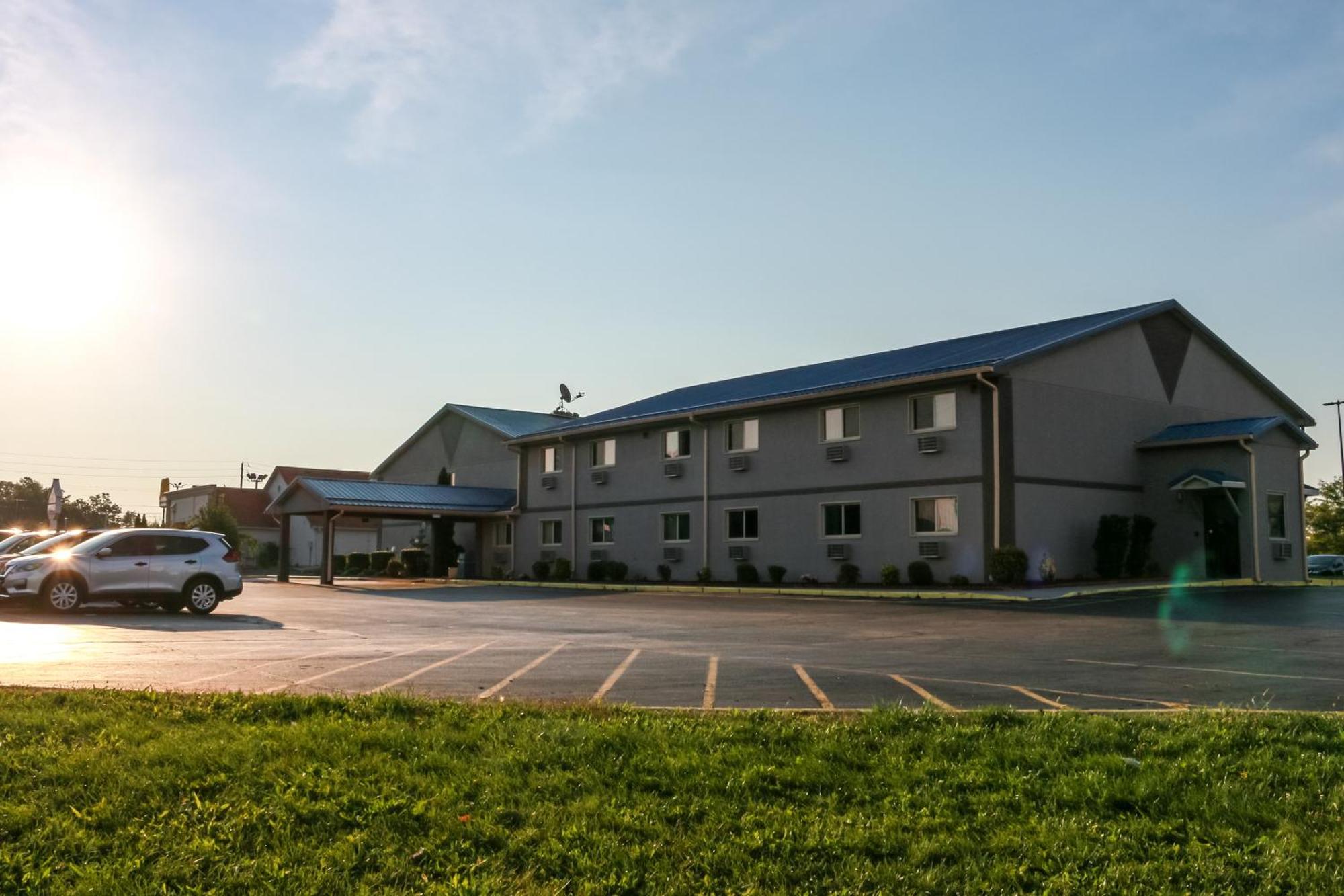 Super 8 By Wyndham Emerson Indianapolis