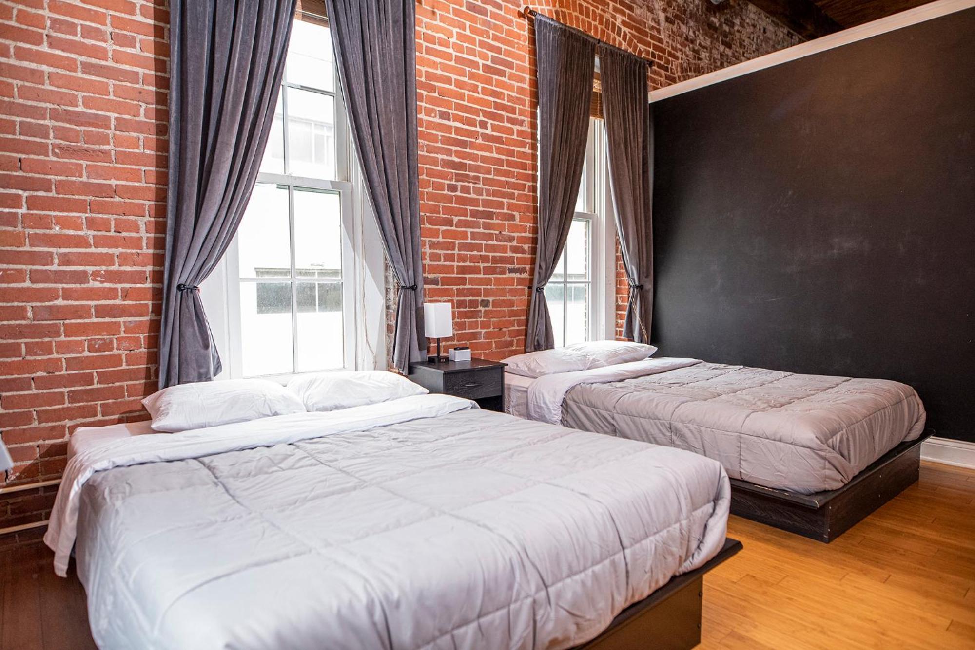 Georgia Street 4 Bedroom Downtown!! *